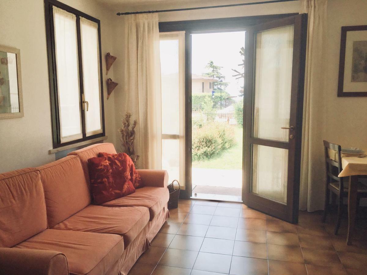 Lilium Apartment Тиняле Екстериор снимка