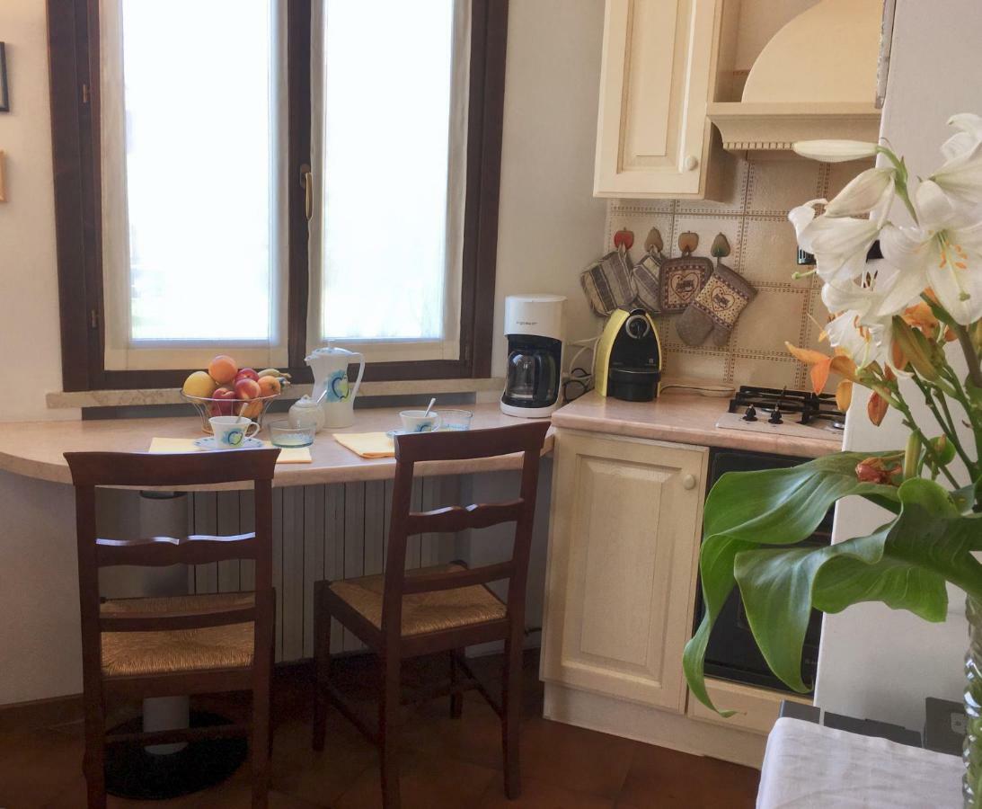 Lilium Apartment Тиняле Екстериор снимка